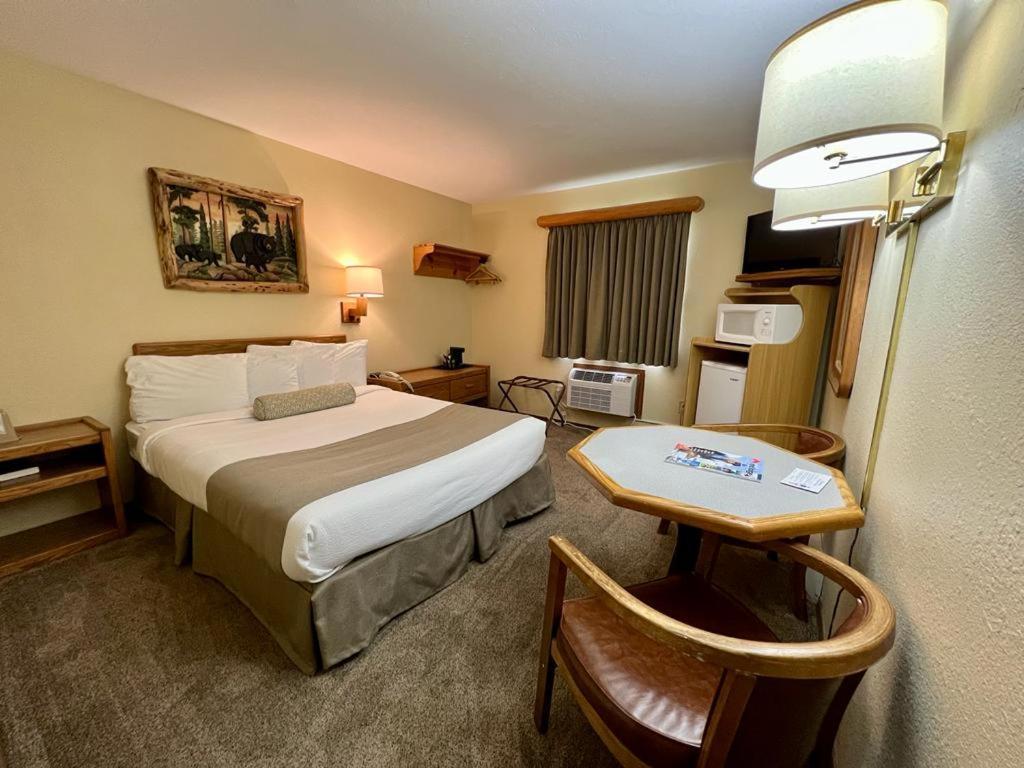 Beartooth Hideaway Inn & Cabins Red Lodge Room photo